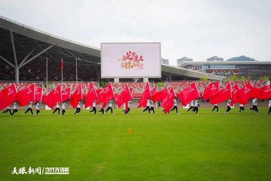 一位援鄂医务人员家属看完后感触很深：;真实看到了自己的亲人一线抗疫的场面，感觉很震撼